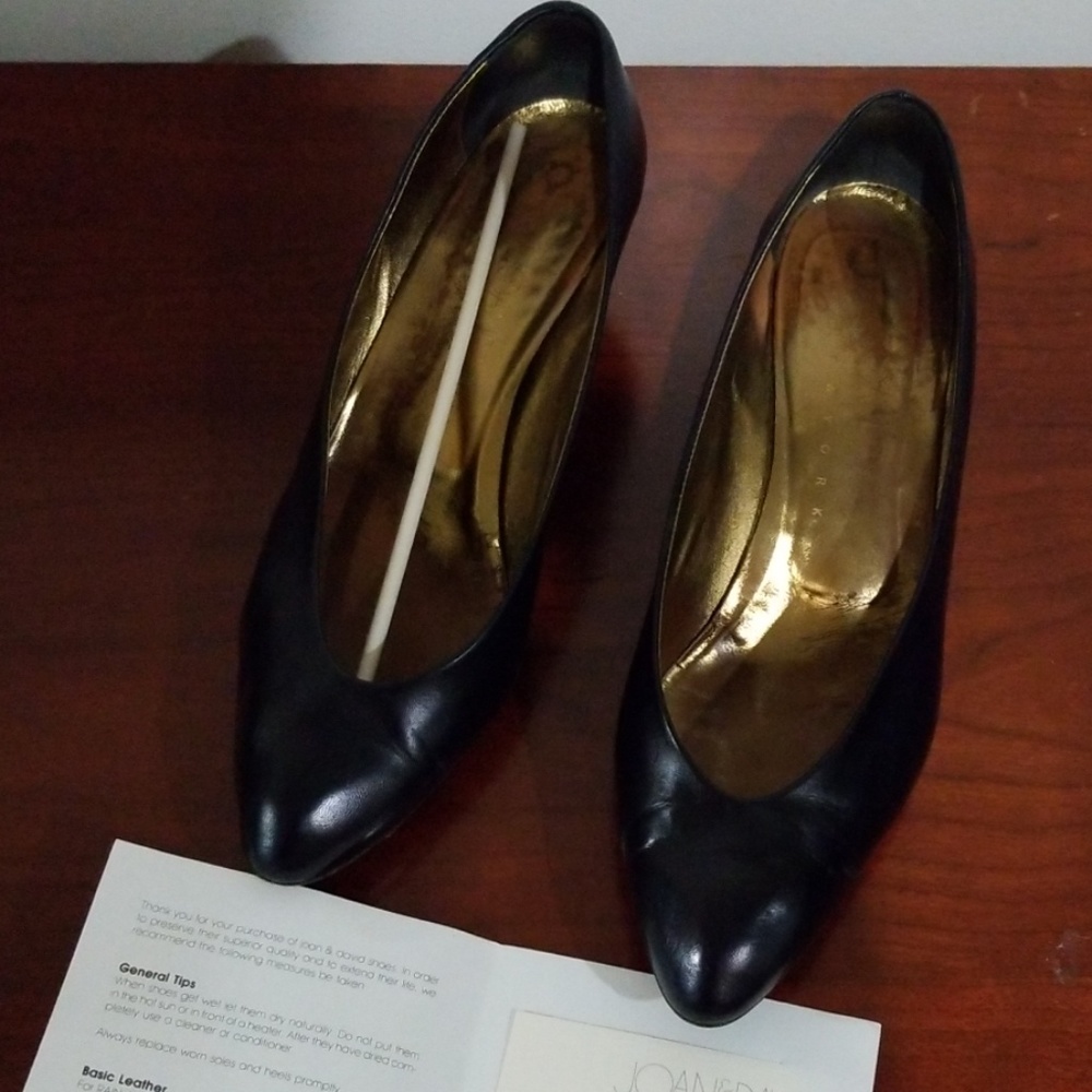 Joan & David capretto Navy blue women's flats